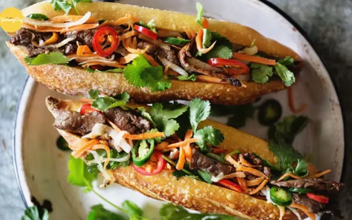 Bánh Mì, Thịt Bò Xào, Dưa Chuột Bánh Mì, Thịt Bò Xào, Dưa Chuột