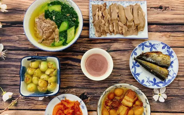 Cơm, Cá Rán, Canh Cua Mồng Tơi, Cà Pháo Cơm, Cá Rán, Canh Cua Mồng Tơi, Cà Pháo