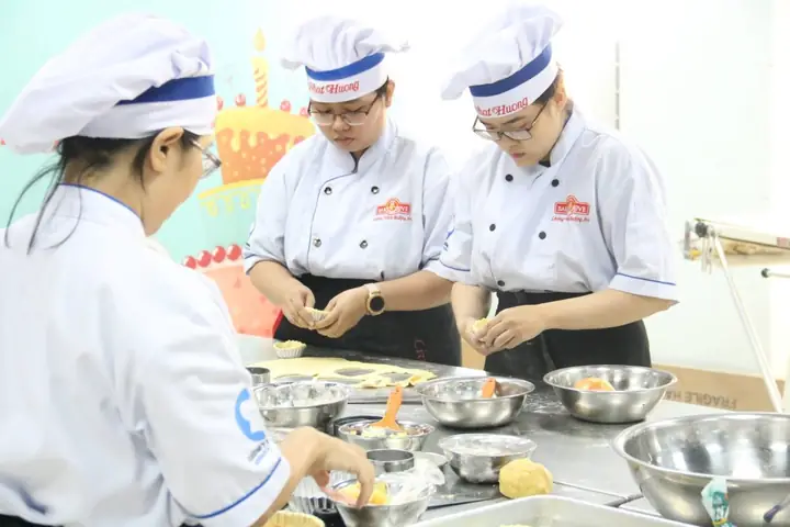 Khóa Học Làm Bánh Archives - Trung Tâm Dạy Nghề Bánh Nhất ...