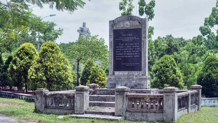 Tượng Đài Quang Trung Núi Bân Huế
