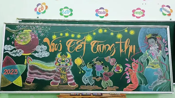Trang Trí Bảng Tết Trung Thu Là Cách Tuyệt Vời Để Mang Không Khí Rộn Ràng, Ấm Áp Của Ngày Rằm Tháng Tám Đến Gần Hơn Với Học Sinh. Chỉ Với Những Ý Tưởng Đơn Giản Như Vẽ Đèn Lồng, Mâm Ngũ Quả, Chú Cuội, Chị Hằng Và Thỏ Ngọc, Lớp Học Đã Trở Nên Sinh Động Và Tràn Đầy Không Khí Lễ Hội. Đây Cũng Là Hoạt Động Gắn Kết, Giúp Các Em Nhỏ Thêm Yêu Trường Lớp Và Hiểu Hơn Về Nét Đẹp Truyền Thống.