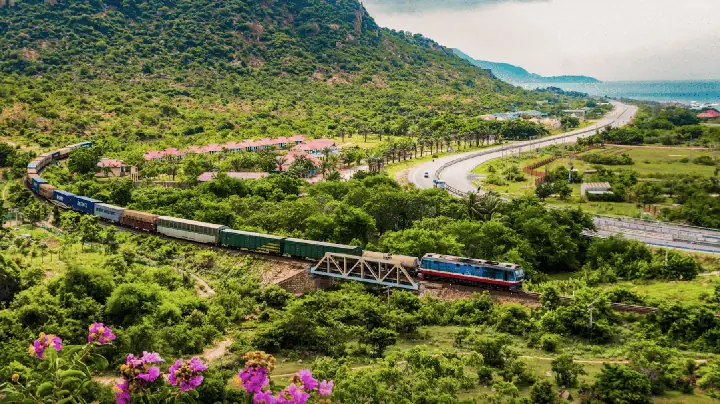 Bảng Giá Vé Và Giờ Tàu Chạy Tuyến Đồng Hới (quảng Bình) - Sài Gòn
