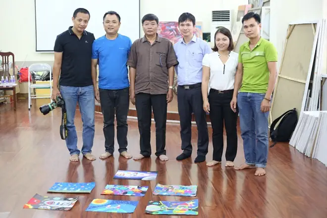 Vẽ Tranh Đề Tài Trang Trí Hội Trường Văn Nghệ