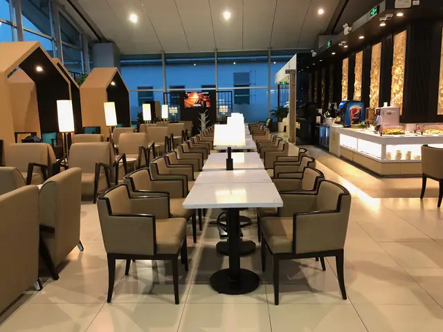 Vietnam Airlines Lotus Business Class Lounge Review (sgn)