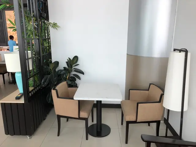 Vietnam Airlines Lotus Business Class Lounge Review (sgn)