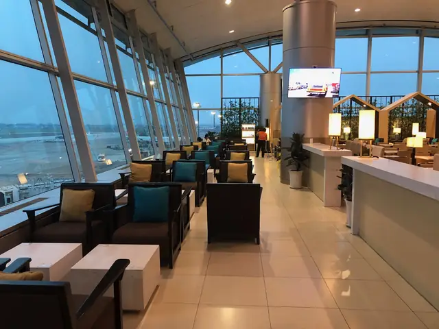 Vietnam Airlines Lotus Business Class Lounge Review (sgn)