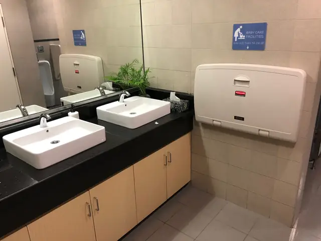Vietnam Airlines Lotus Business Class Lounge Review (sgn)