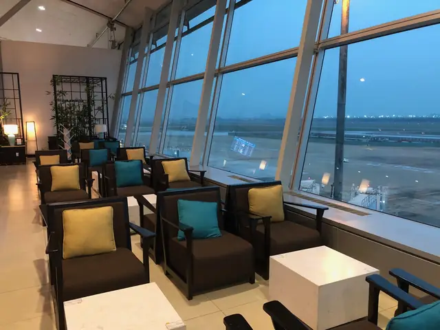 Vietnam Airlines Lotus Business Class Lounge Review (sgn)