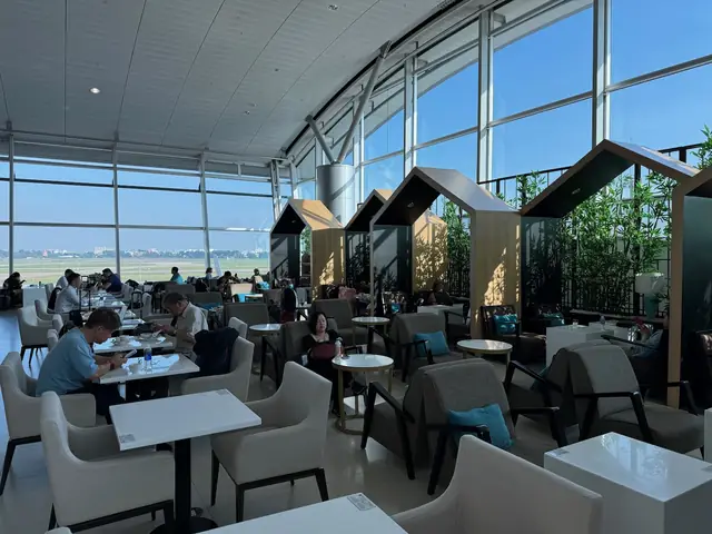 Vietnam Airlines Lotus Business Class Lounge Review (sgn)