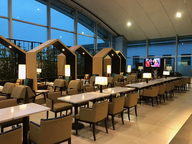 Vietnam Airlines Lotus Business Class Lounge Review (sgn)
