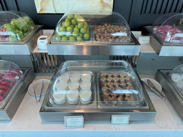 Vietnam Airlines Lotus Business Class Lounge Review (sgn)