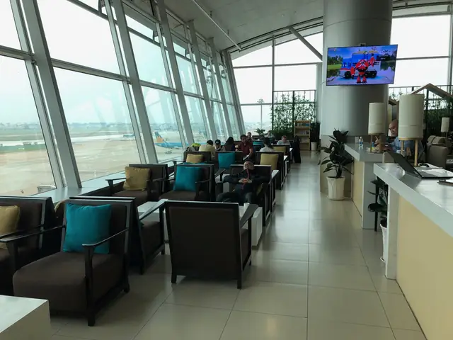 Vietnam Airlines Lotus Business Class Lounge Review (sgn)