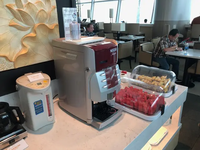 Vietnam Airlines Lotus Business Class Lounge Review (sgn)