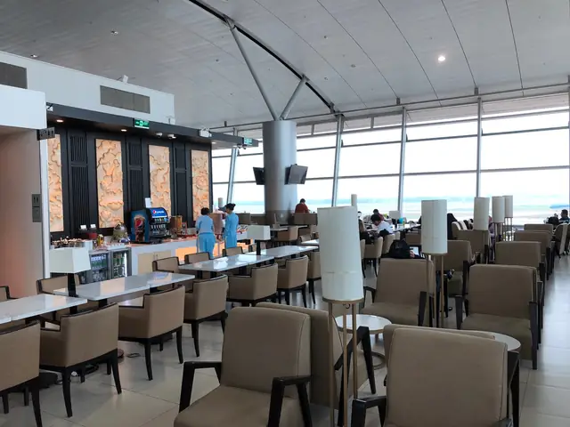 Vietnam Airlines Lotus Business Class Lounge Review (sgn)
