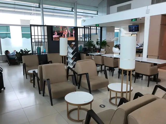 Vietnam Airlines Lotus Business Class Lounge Review (sgn)