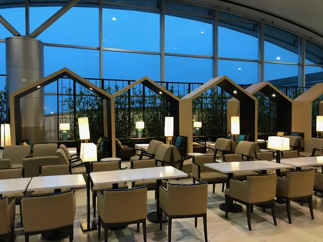 Vietnam Airlines Lotus Business Class Lounge Review (sgn)