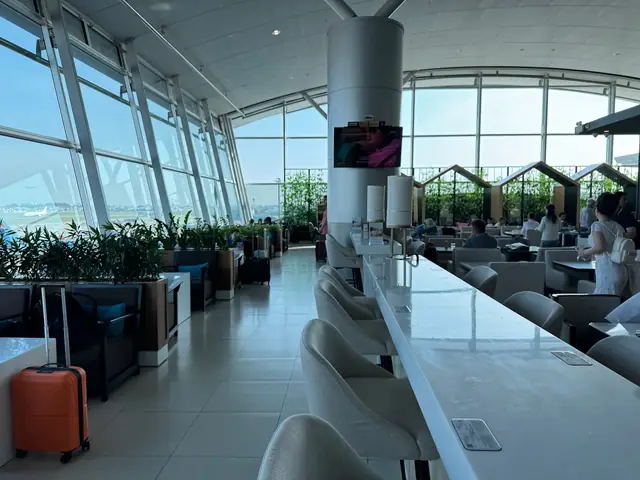 Vietnam Airlines Lotus Business Class Lounge Review (sgn)