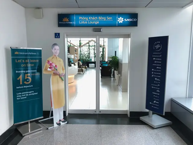 Vietnam Airlines Lotus Business Class Lounge Review (sgn)