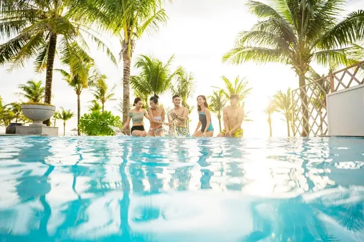 Cùng Hội Bạn Vui Chơi Thỏa Thích Tại Bể Bơi Ngoài Trời Vinpearl Phú Quốc Cùng Hội Bạn Vui Chơi Thỏa Thích Tại Bể Bơi Ngoài Trời Vinpearl Phú Quốc