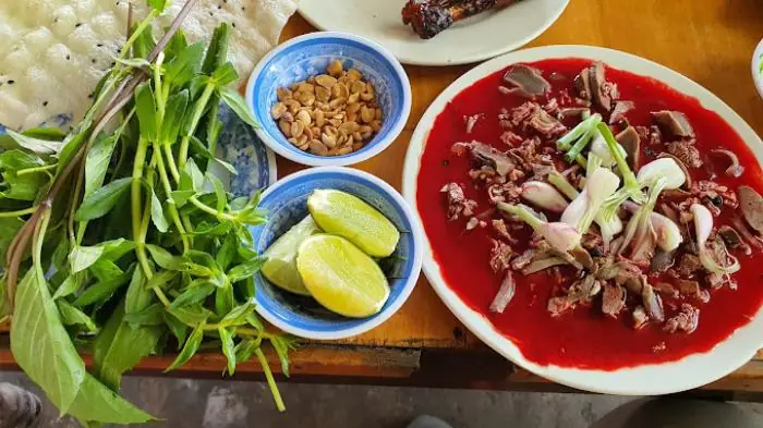 Địa Chỉ Ăn Ngon Cho Khách Du Lịch Ở Nha Trang: Vịt Quay Long Tứ