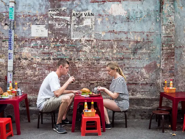 Where To Eat In Saigon District 1: Top Restaurants & Food Spots