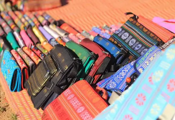 Làng Nghề Dệt Thổ Cẩm Lưu Giữ Những Nét Đẹp Dân Tộc