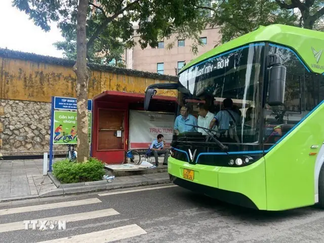 Xe Buýt Hoạt Động Tại Thủ Đô Hà Nội. (ảnh: Nguyễn Văn Cảnh/ttxvn) Xe Buýt Hoạt Động Tại Thủ Đô Hà Nội. (ảnh: Nguyễn Văn Cảnh/ttxvn)