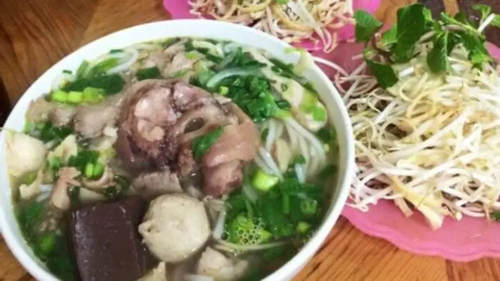 Bún Bò Huế Hưng Còi: Hương Vị Đậm Đà Bún Bò Huế Hưng Còi: Hương Vị Đậm Đà
