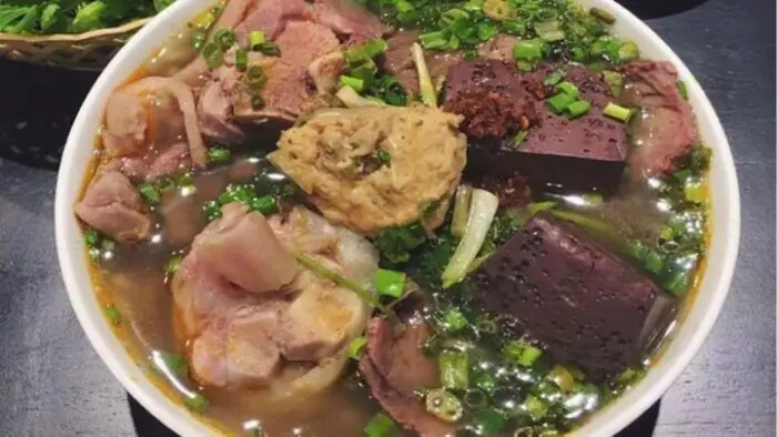 Bún Bò Huế Hưng Còi: Hương Vị Đậm Đà Bún Bò Huế Hưng Còi: Hương Vị Đậm Đà
