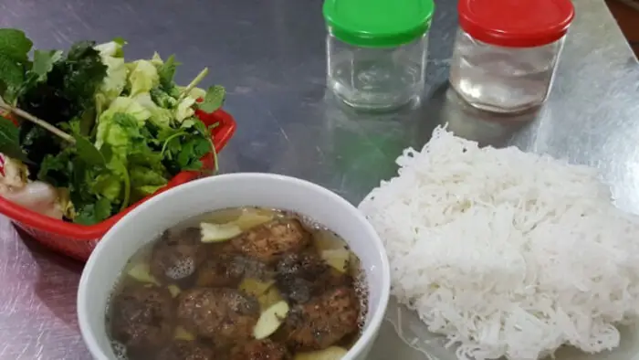 Bún Chả Mai Anh: Hương Vị Chả Nướng Than Hồng Bún Chả Mai Anh: Hương Vị Chả Nướng Than Hồng