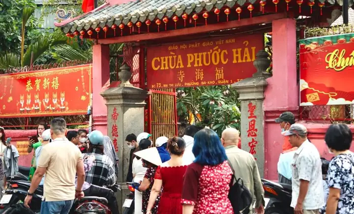 Chùa Ngọc Hoàng: Chùa Cầu Tài Lộc Ở Tphcm Linh Thiêng