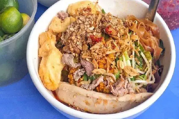 Bánh Đa, Miến Trộn: Thanh Mát Và Đậm Đà Hương Vị