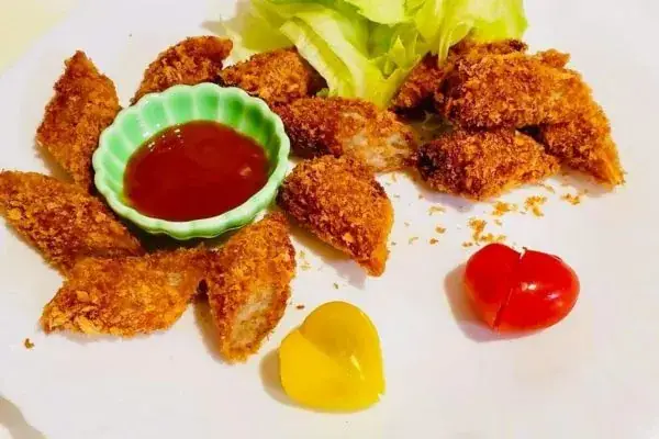 Nem Chua Rán: Hương Vị Giòn Tan Khó Cưỡng