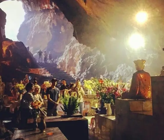 Chuẩn Bị Đồ Lễ Khi Đi Chùa Hương