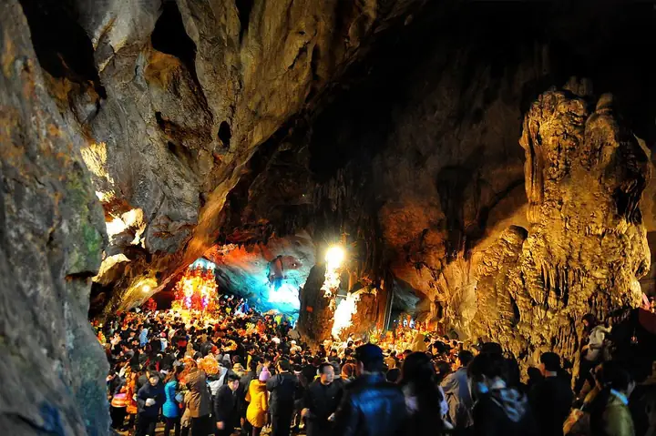 Các Điểm Tham Quan Ở Chùa Hương