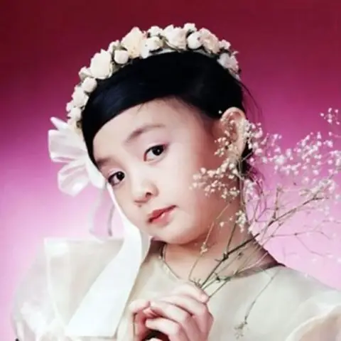 Cô Và Mẹ - Xuân Mai