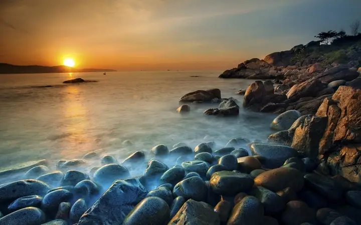 Vẻ Đẹp Kiêu Sa, Trữ Tình Của Bãi Tắm Hoàng Hậu