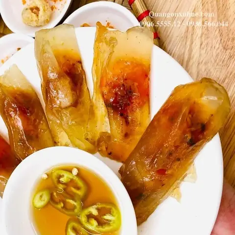 3, Bánh Nậm Lọc Huế Bà Toàn