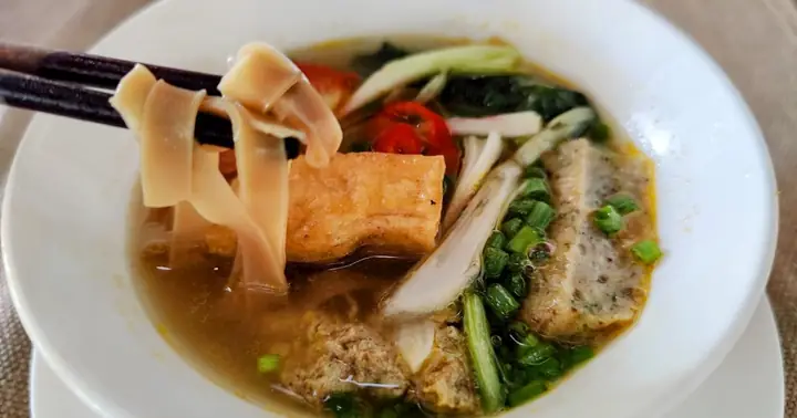 Bánh Đa Cua | Traditional Noodle Soup From Haiphong, Vietnam