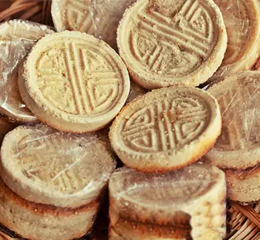 Bánh Đậu Xanh Hội An: 9 Địa Chỉ Mua Bánh Ngon Chuẩn Vị Bánh Đậu Xanh Hội An: 9 Địa Chỉ Mua Bánh Ngon Chuẩn Vị