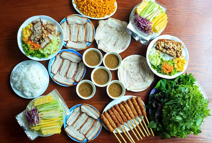 Bánh Tráng Cuốn Thịt Heo Hoàng Bèo - Đặc Sản Miền Trung Tại Hà Nội