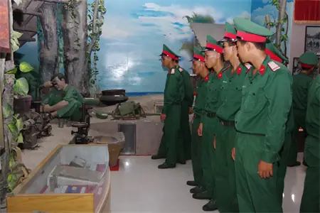 Chiến Sĩ Mới Tham Quan Bảo Tàng Hồ Chí Minh Chi Nhánh Tỉnh Bình ...