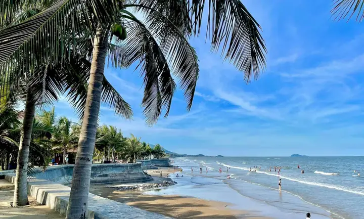 Kinh Nghiệm Vui Chơi Bãi Biển Hải Tiến, Thanh Hóa Hè 2025