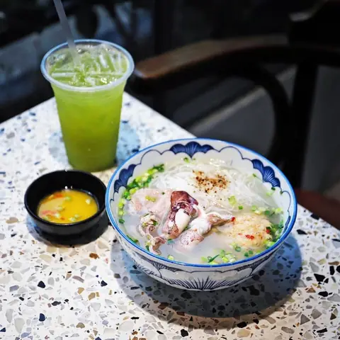 Trải Nghiệm Ẩm Thực Tại Bún Quậy Kiến Xây