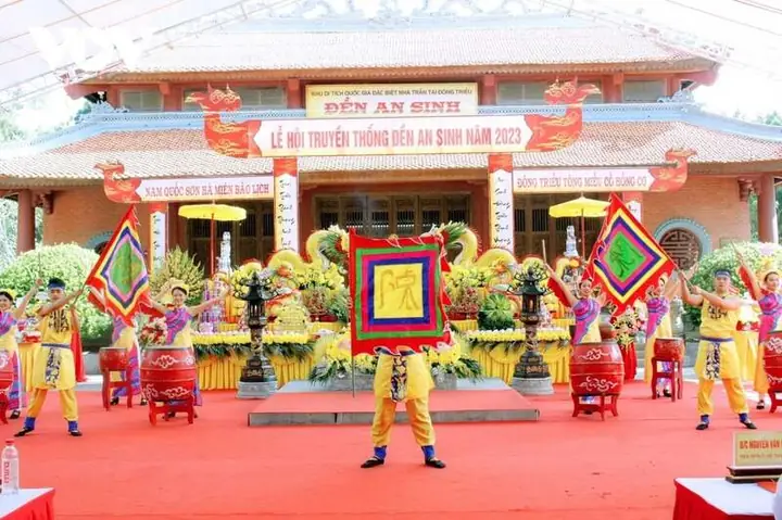 11. Lễ Hội Đền An Sinh