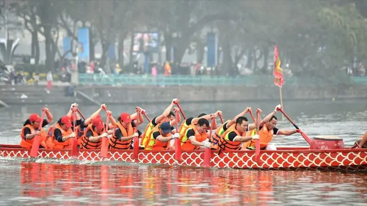 13. Lễ Hội Đua Thuyền Truyền Thống