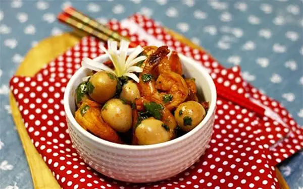 Tôm Kho Trứng Cút