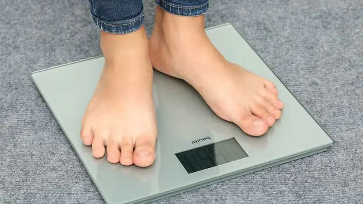 Cách Cân Hành Lý Bằng Cân Sức Khỏe Cách Cân Hành Lý Bằng Cân Sức Khỏe