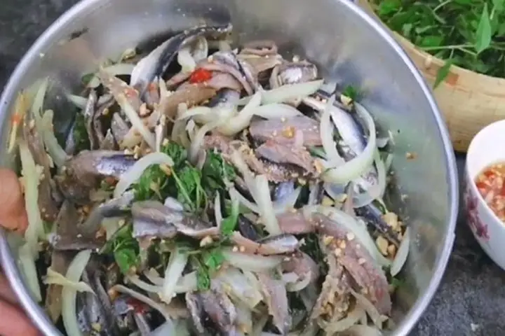 Trộn Gỏi Cá Trích Phú Quốc Trộn Gỏi Cá Trích Phú Quốc