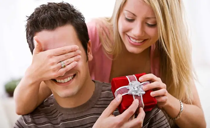 Mách Bạn Nghệ Thuật Tặng Quà Làm Bất Ngờ Người Nhận